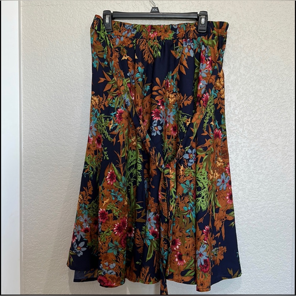 Skirt, flotar pattern, light fabric, size M